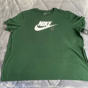 Hunter green, men’s Nike T-shirt